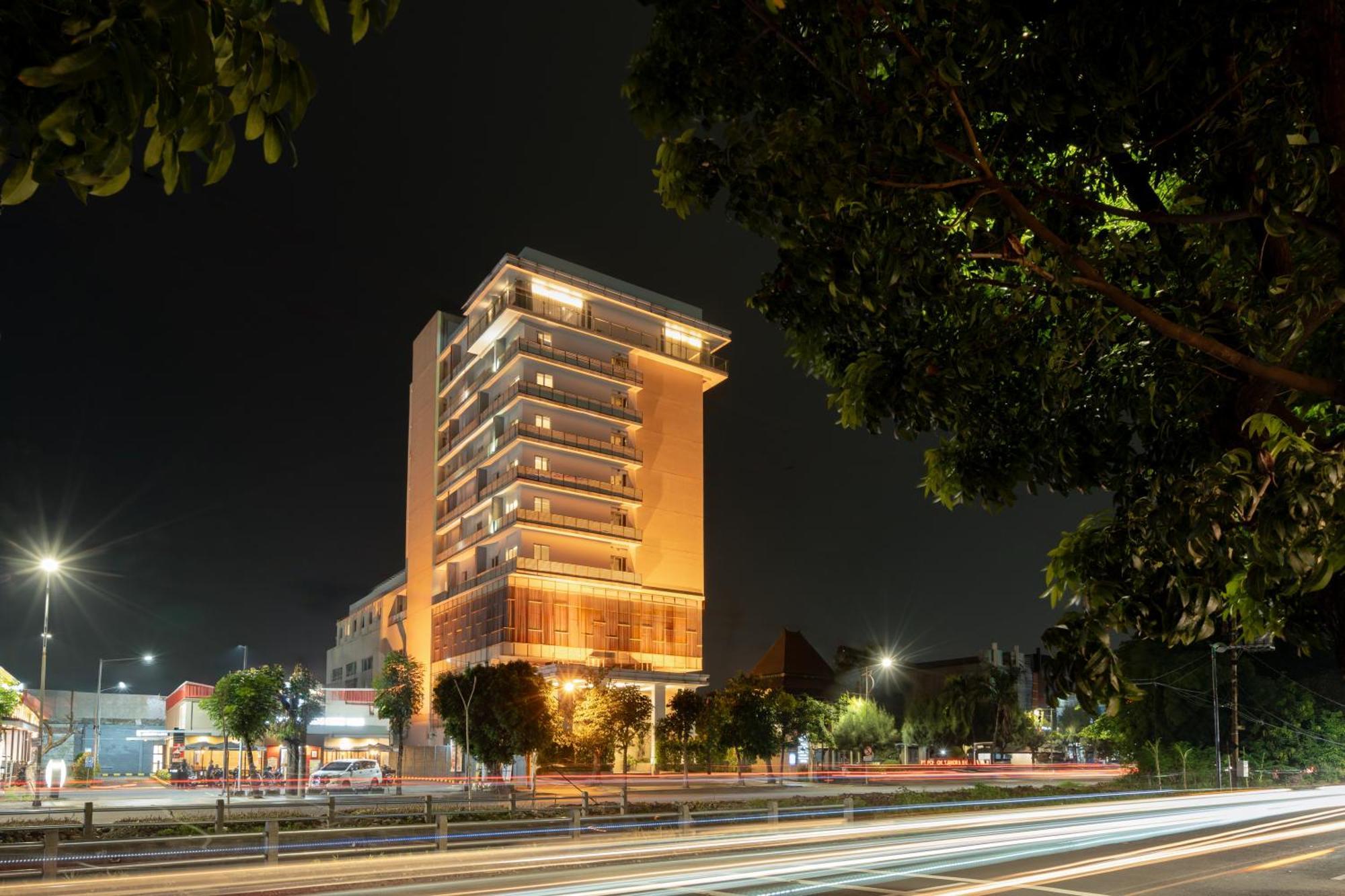 The Capital Hotel Surabaya Exterior photo