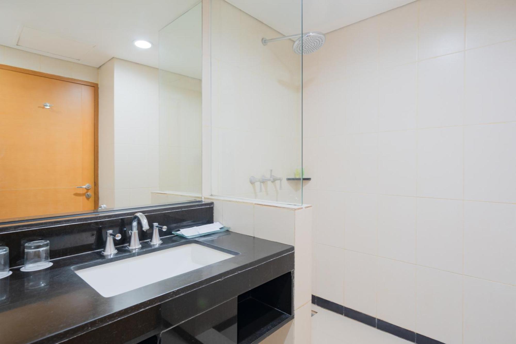 The Capital Hotel Surabaya Exterior photo
