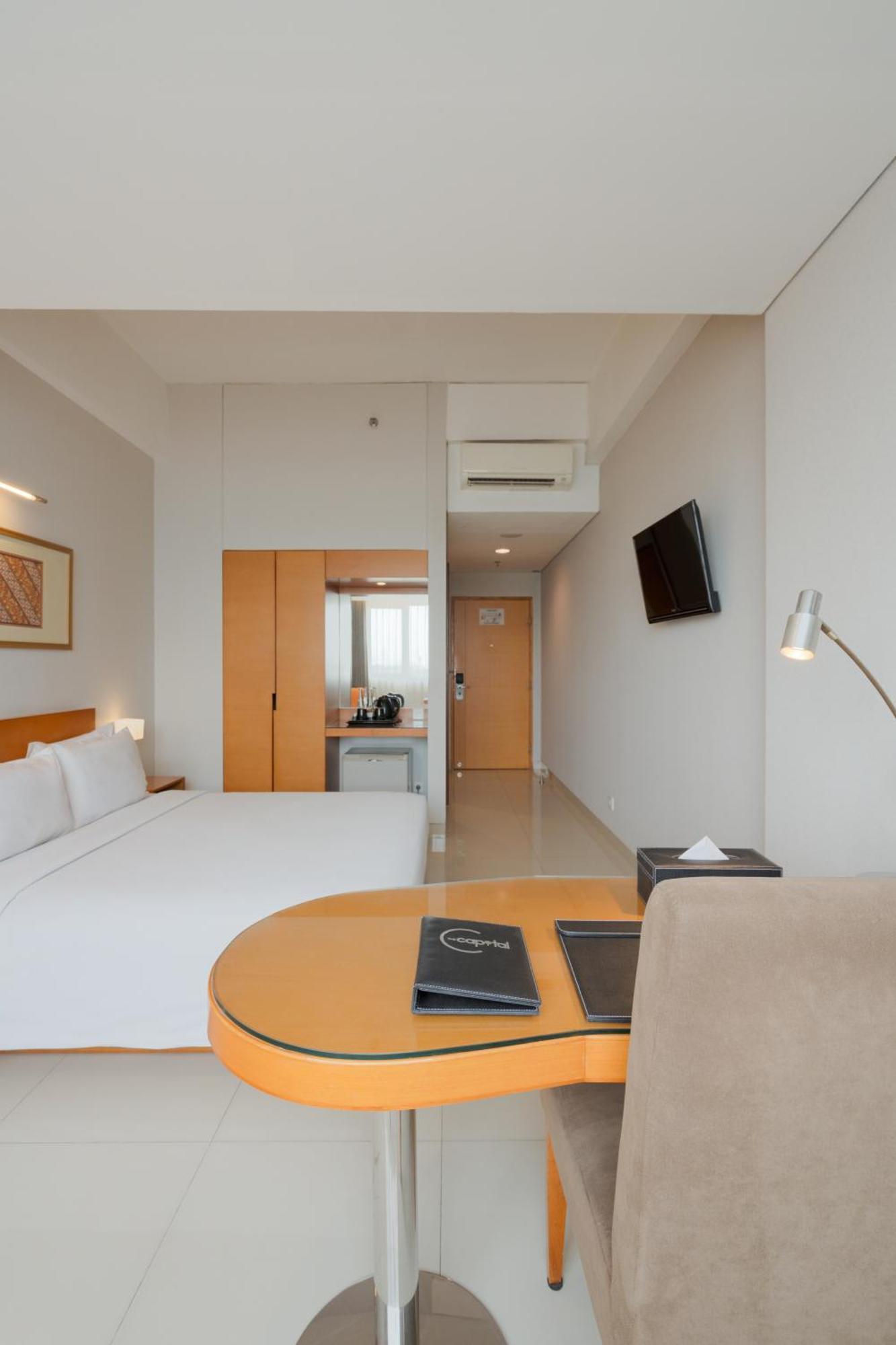 The Capital Hotel Surabaya Exterior photo