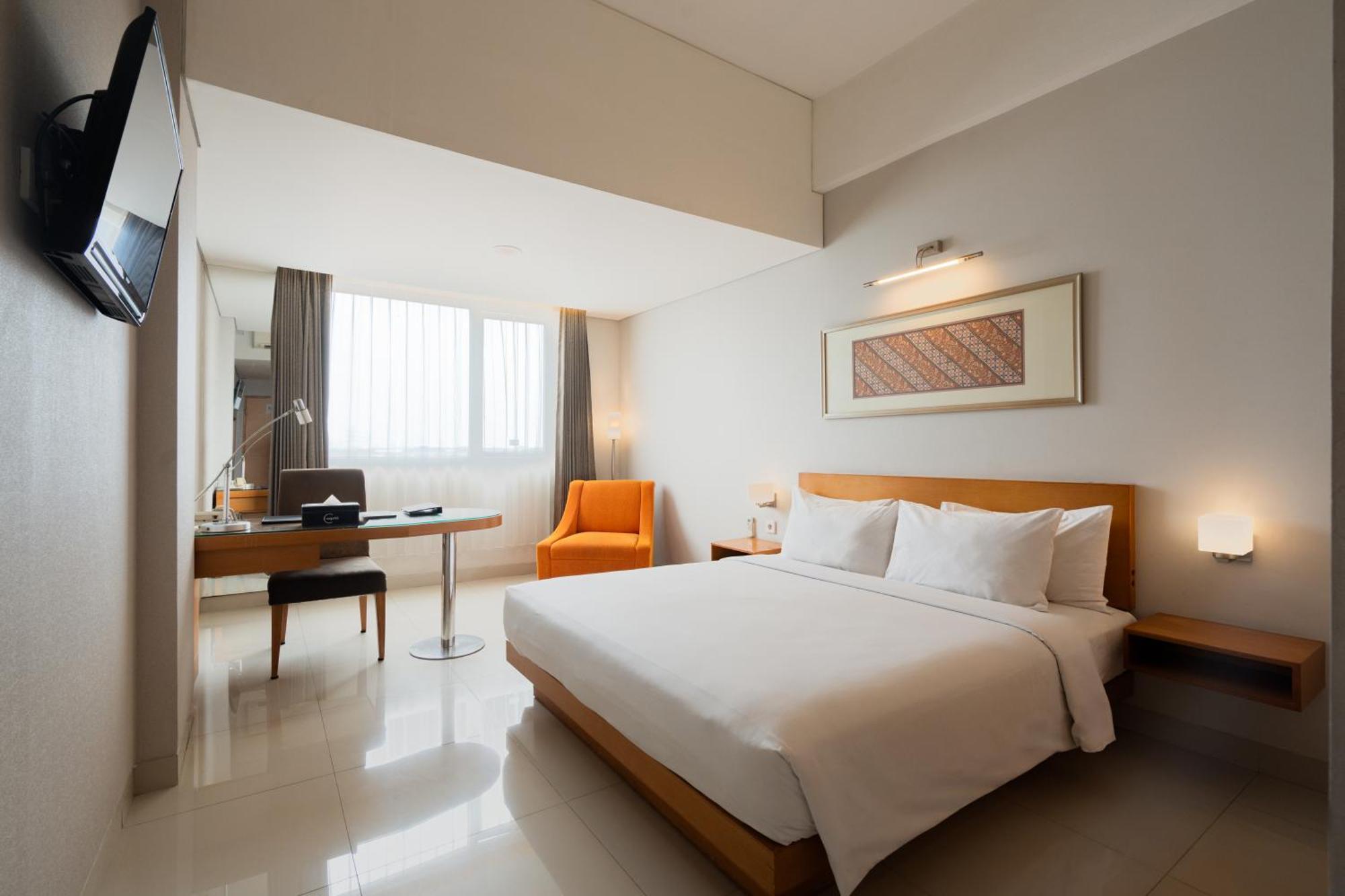 The Capital Hotel Surabaya Exterior photo
