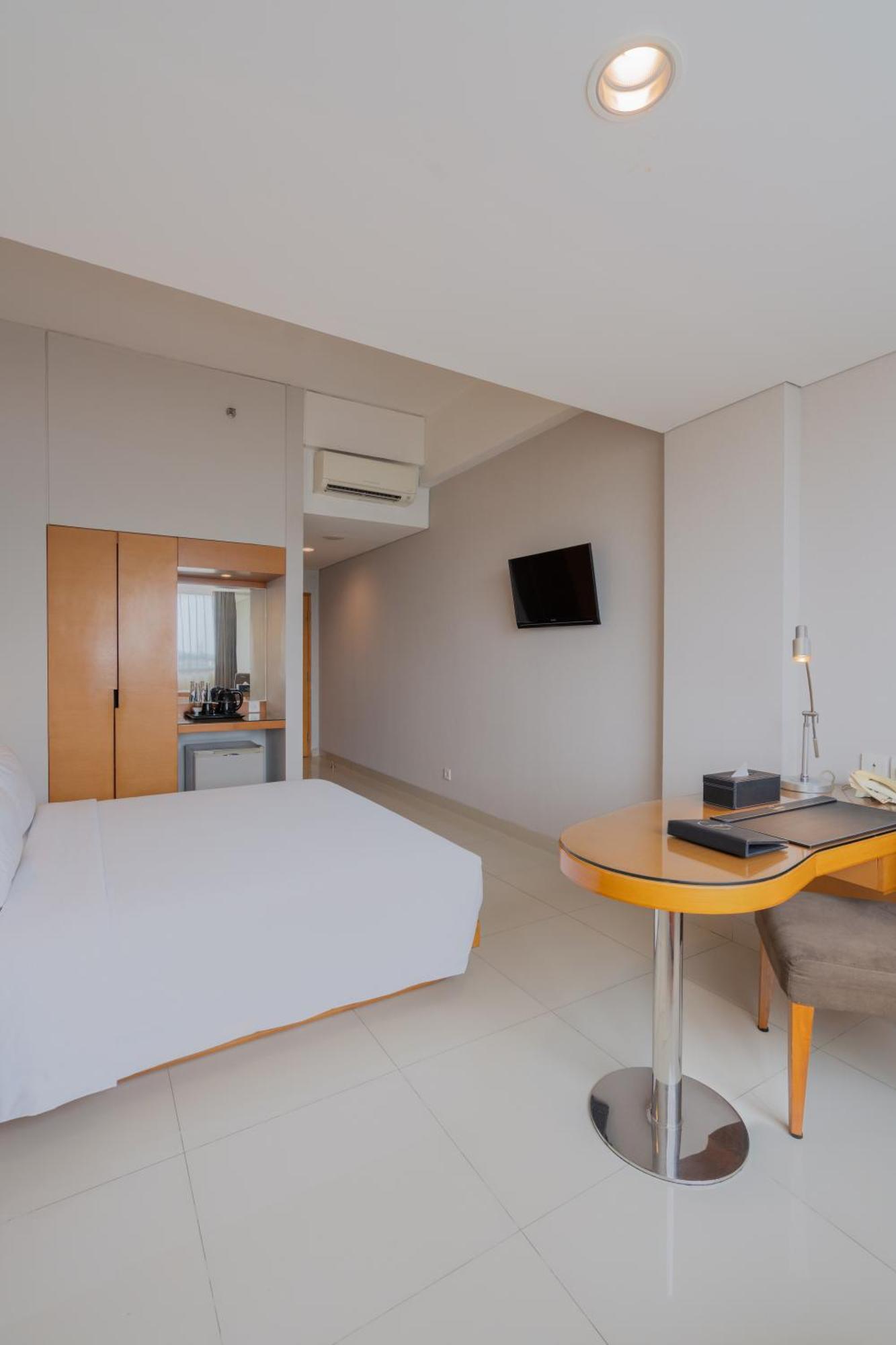 The Capital Hotel Surabaya Exterior photo