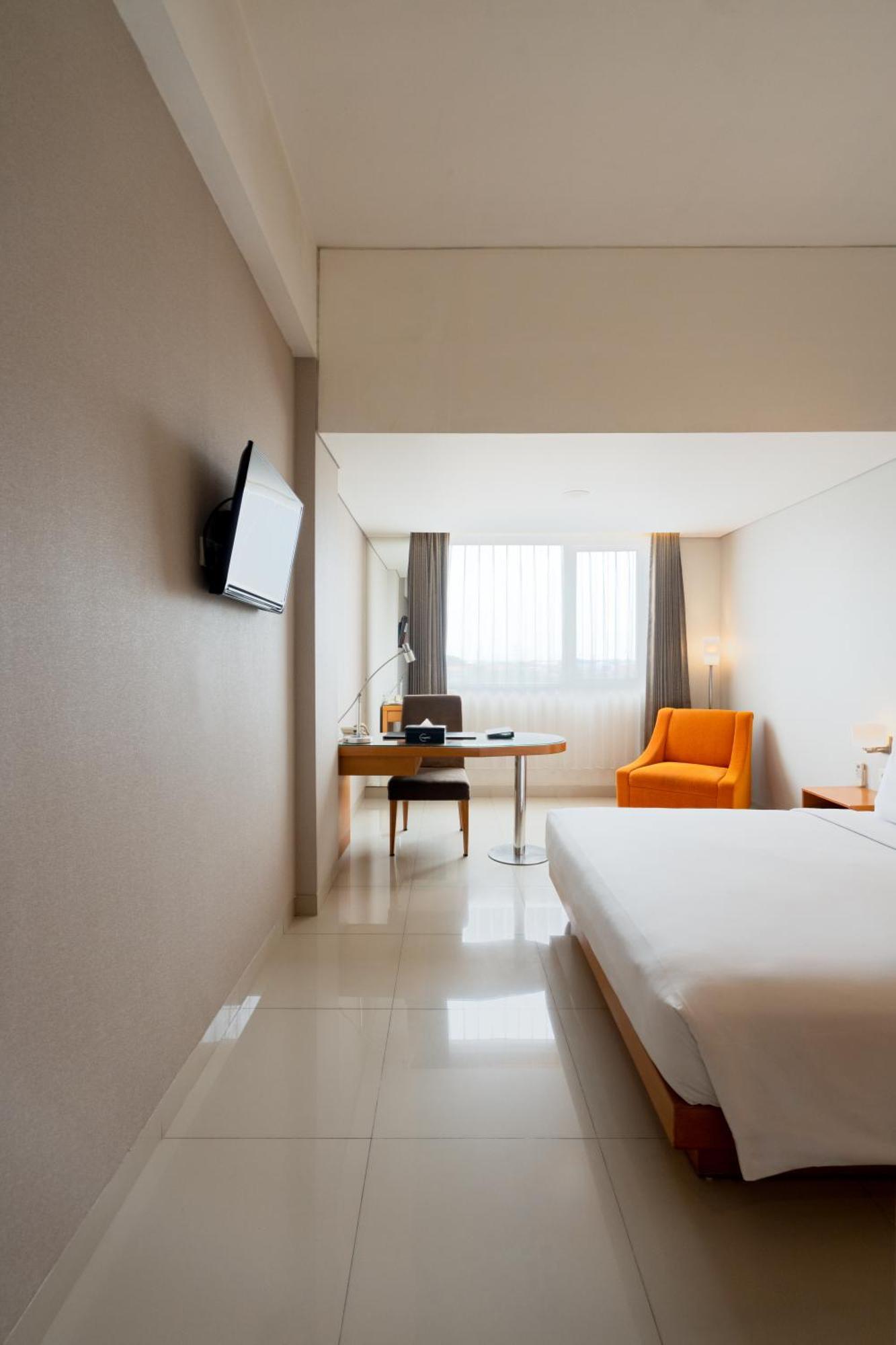 The Capital Hotel Surabaya Exterior photo