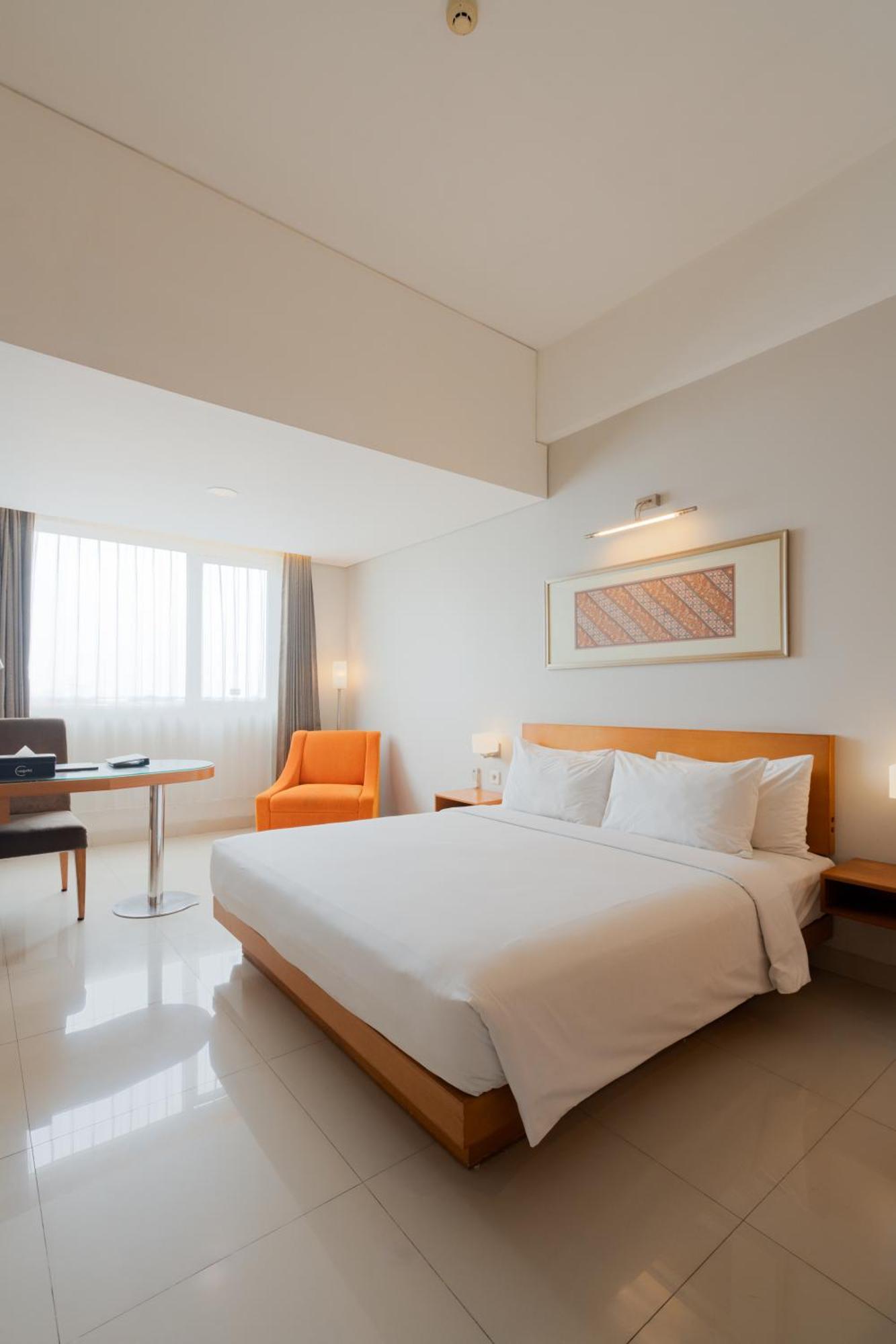 The Capital Hotel Surabaya Exterior photo