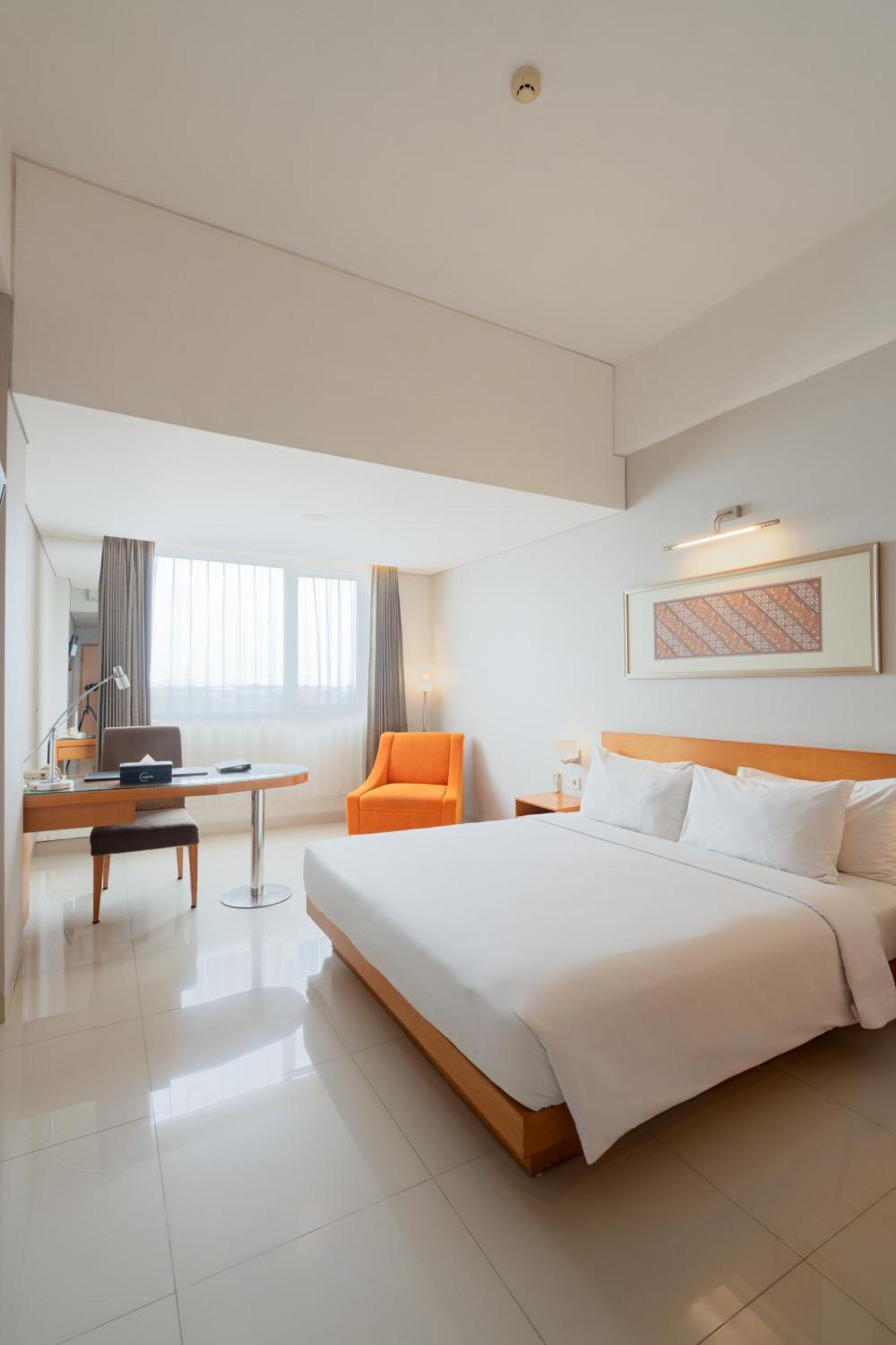 The Capital Hotel Surabaya Exterior photo