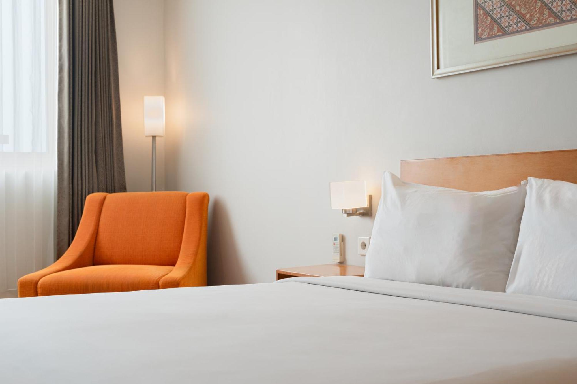 The Capital Hotel Surabaya Exterior photo